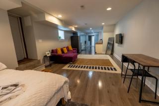 Huge Studio for 4 and 10 Min Train to Center City - 3