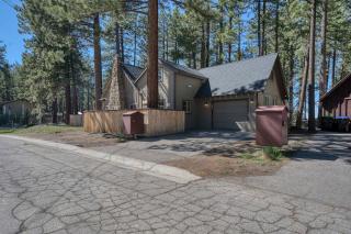 Black Bear Hideaway Hot Tub Dog-Friendly - 5