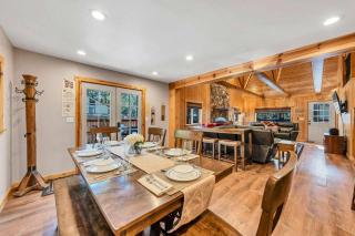 Black Bear Hideaway Hot Tub Dog-Friendly - 2