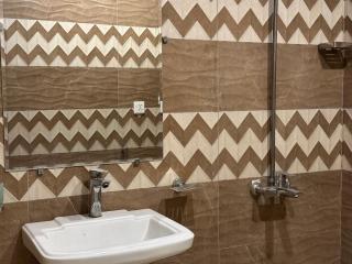 2 Bed Cozy Apartment SelfCheckin Near Airport DHA Phase 8 - 6