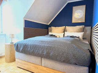 Indigo Breeze - Historic City Center with Elevator & Free Parking by HERO HOMES - 6