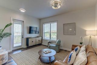Waterfront Condo for 4 with Resort Pool & Lake View - 3