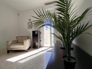 St Julians Apartment - Walking to St George Bay - 4