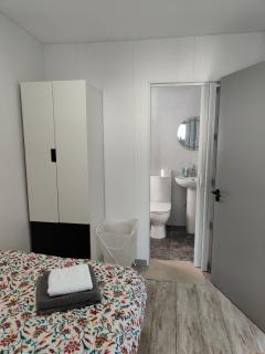 Single room with ensuite in Dundrum close to public transportation - 0