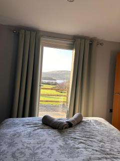 Lakeside cottage retreat - 1