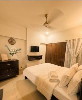 Modern 3BR Duplex in Johar - 5