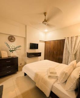 Modern 3BR Duplex in Johar - 2