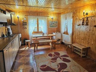 Cabana din Tei, 5 Camere si Semineu, Costisata, Dambovita - 6
