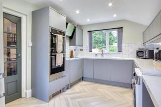 Victorian Gatehouse, Sleeps 11, Garden & Parking - 4