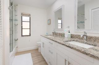 The Blue Palm Escape Waterfront and Pet Friendly - 3
