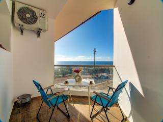 Ocean View Apartment with Balcony Anza - 9