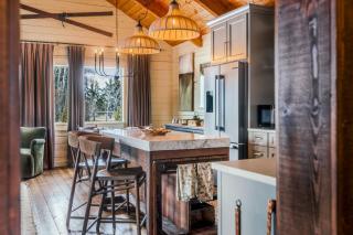 Upscale Designer Log Cabin Cozy Hot Tub Firepit - 8