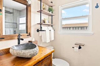 Gulf View Beach Bungalow, Dog-Friendly, Near Scooners, Near Beach - 2
