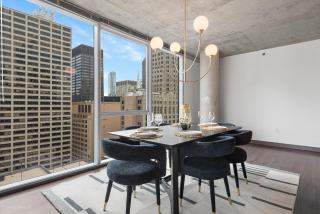 Linea Luxury Living with Indoor Pool and Rooftop Views in The Loop - 5