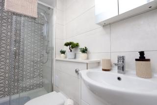 The Central Vale- 2BD Free Parking - 9