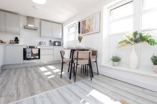 The Central Vale- 2BD Free Parking - 2