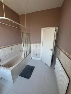 Charming 2-Bedroom Apartment with Ocean Views in Roker - 6