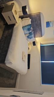Modern Chinatown Apartment in Birmingham City Centre - 4