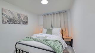 Cozy 2BR Suite Near Zoo & downtown Walk to C-Train - 9