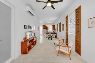 Seaside Caribbean Comfort - Between Beach and City - 4