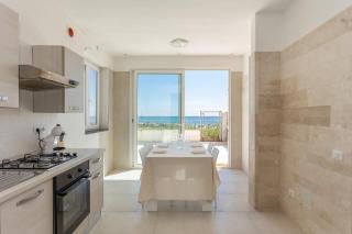 Villa Mery - Beachfront with garden in Fruttidoro - 2