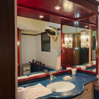 Modern 2BR Apartment in Clifton - 6