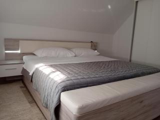 Apartments and Rooms Krizmanic - 3