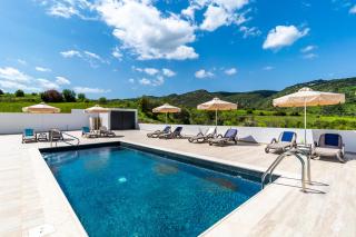 Villa Theletra with Private Pool and Great Views - 8