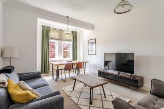 Spacious 3 Bed Apartment for Contractors and Families - 0