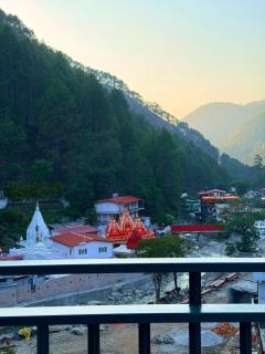 Kesari Hotel & Restaurant Near Kainchi Dham - 0
