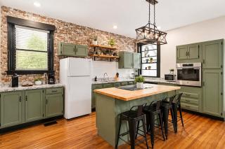 Cozy Home near Downtown - Close to Nulu - Sleeps 6 - 6