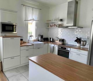 6BR Villa Near Lake - Sauna - BBQ - Yard - Sleeps 12 - 7