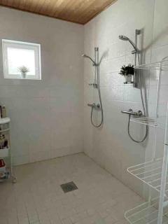 6BR Villa Near Lake - Sauna - BBQ - Yard - Sleeps 12 - 3