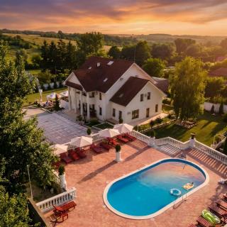 Virginia Gardens - 9