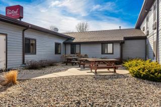 Red Roof Inn & Suites Tomah - 7