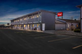Red Roof Inn & Suites Tomah - 3