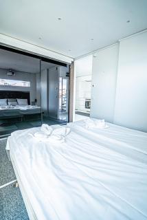 Unique Houseboat Heart of Gothenburg, Rooftop Deck - 6