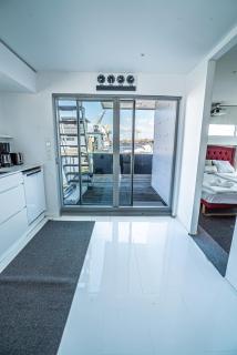 Unique Houseboat Heart of Gothenburg, Rooftop Deck - 2