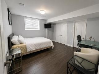 Cozy 3 Bedroom Basement Suite in Caledon with Private Access, Full Kitchen, WiFi, Laundry and Basketball Court - 5 Min to Brampton - Great for Families and Long Stays! - Caledon - 8