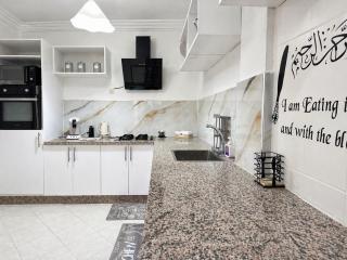 Eden Luxe Gueliz - 2BR -Grand Appartement- Fibre WiFi - 4
