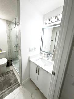 Cozy Two Bedroom Suite in NW Calgary Near Banff and Calgary Airport - 6