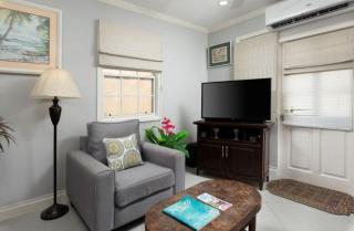 The Little White Cottage - 4