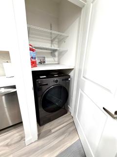 Cozy Two Bedroom Suite in NW Calgary Near Banff and Calgary Airport - 5