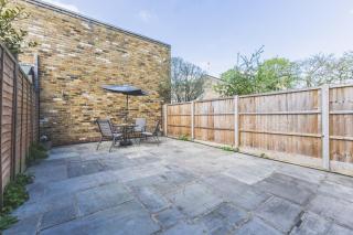 Contractor and Tourist - Clapham 4 Bed - Free Parking 2 Vans - 2 Bath- Wifi - 5