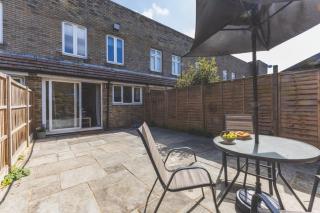 Contractor and Tourist - Clapham 4 Bed - Free Parking 2 Vans - 2 Bath- Wifi - 6