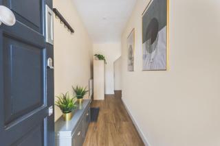 Contractor and Tourist - Clapham 4 Bed - Free Parking 2 Vans - 2 Bath- Wifi - 8