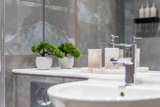 2BR City Centre, Sleeps 6, PS5, Netflix, Disney - 2