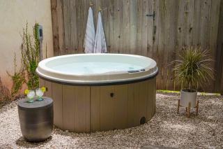 The Ressman Compound for Big Groups plus Hot tub - 8