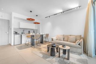 Redsearent front Pool and mountain View - 3