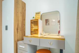 Boho Makati Condo Wi Fi Workspace Red - 8